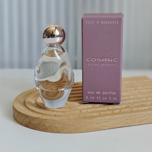 New Kylie Jenner COSMIC EDP 5ml/0.16fl.oz. Mini Splash - Picture 1 of 1
